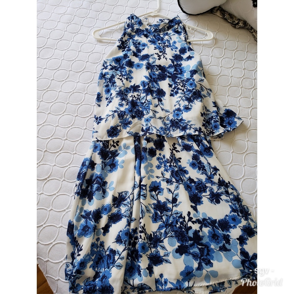 Great dressed in flowers in Blue tones